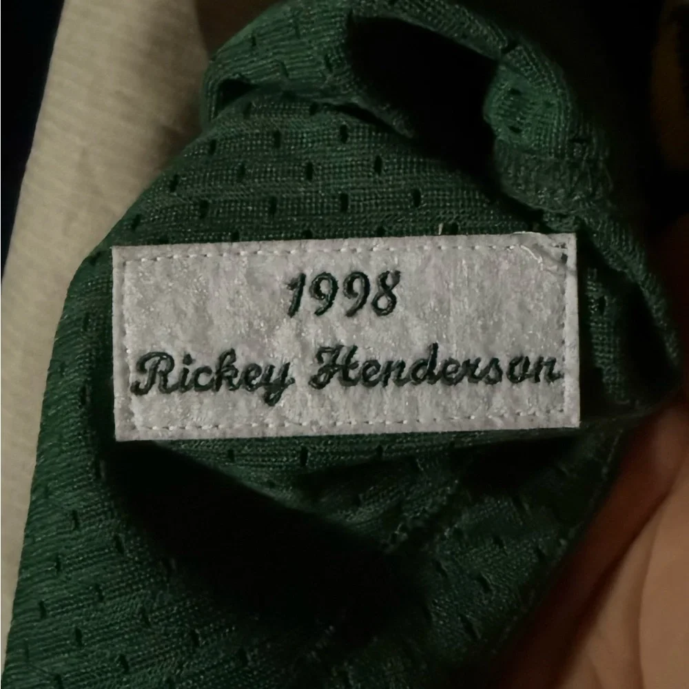 Mitchell & Ness Rickey Henderson Athletics Jersey (L) - Picture 3 of 4